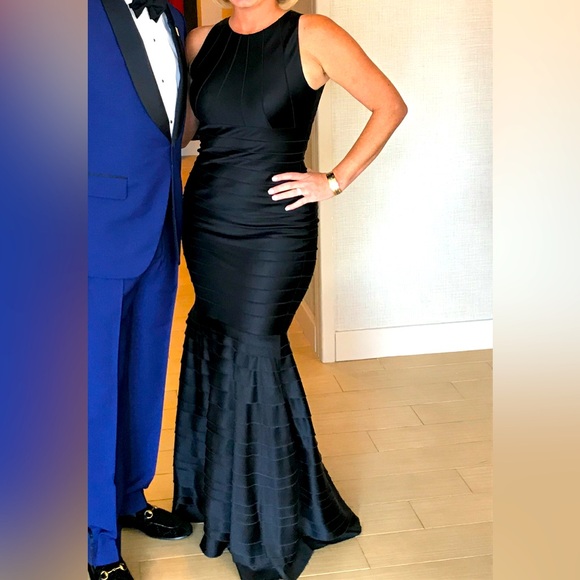 Kay Unger New York Navy Blue Satin Tiered Stretch Mermaid Evening Gown size  12